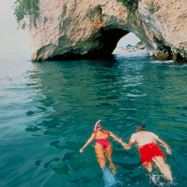 GOZAR DE LOS DEPORTES ACUÁTIOS JUNTOS, PUERTO VALLARTA, BODAS Y ROMANCE
